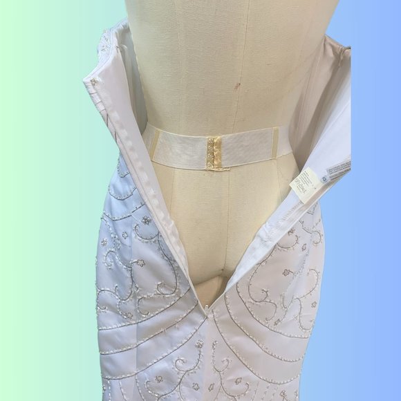 WEDDING DRESS SIZE 10, WHITE SATIN, BEADED - Picture 4 of 5
